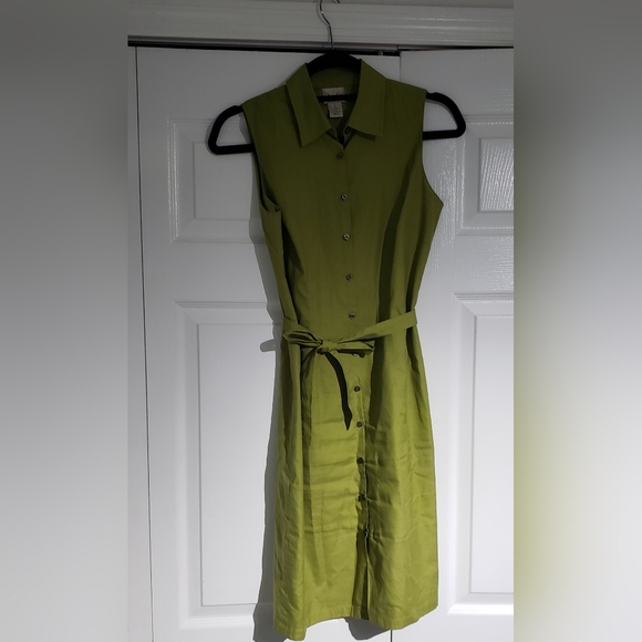 LOFT Dresses & Skirts - Loft Size 2 Sleeveless Green Shirt Dress